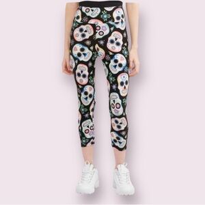 No Boundaries Black Sugar Skull Capri Leggings